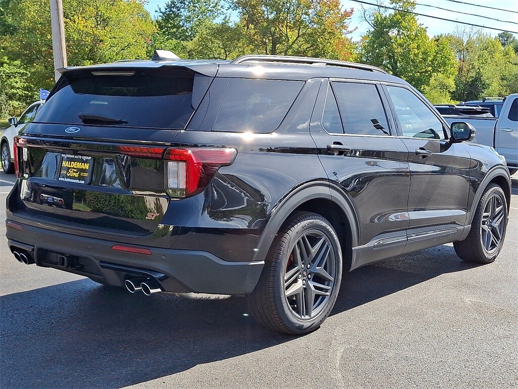 2025 Ford Explorer ST photo 4