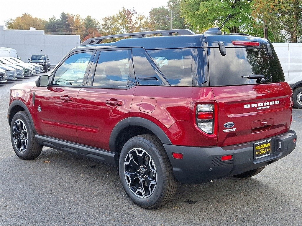 2025 Ford Bronco Sport Outer Banks photo 3
