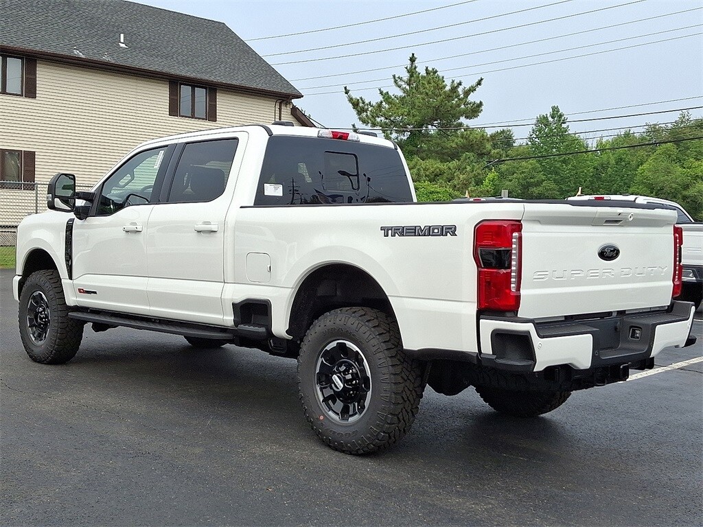 2025 Ford F-350 Lariat photo 3