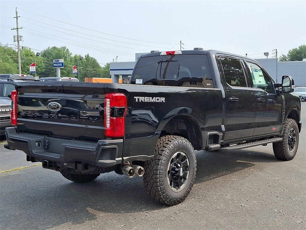 2025 Ford F-250 Lariat photo 4