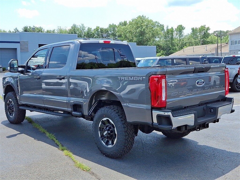 2025 Ford F-350 XLT photo 3
