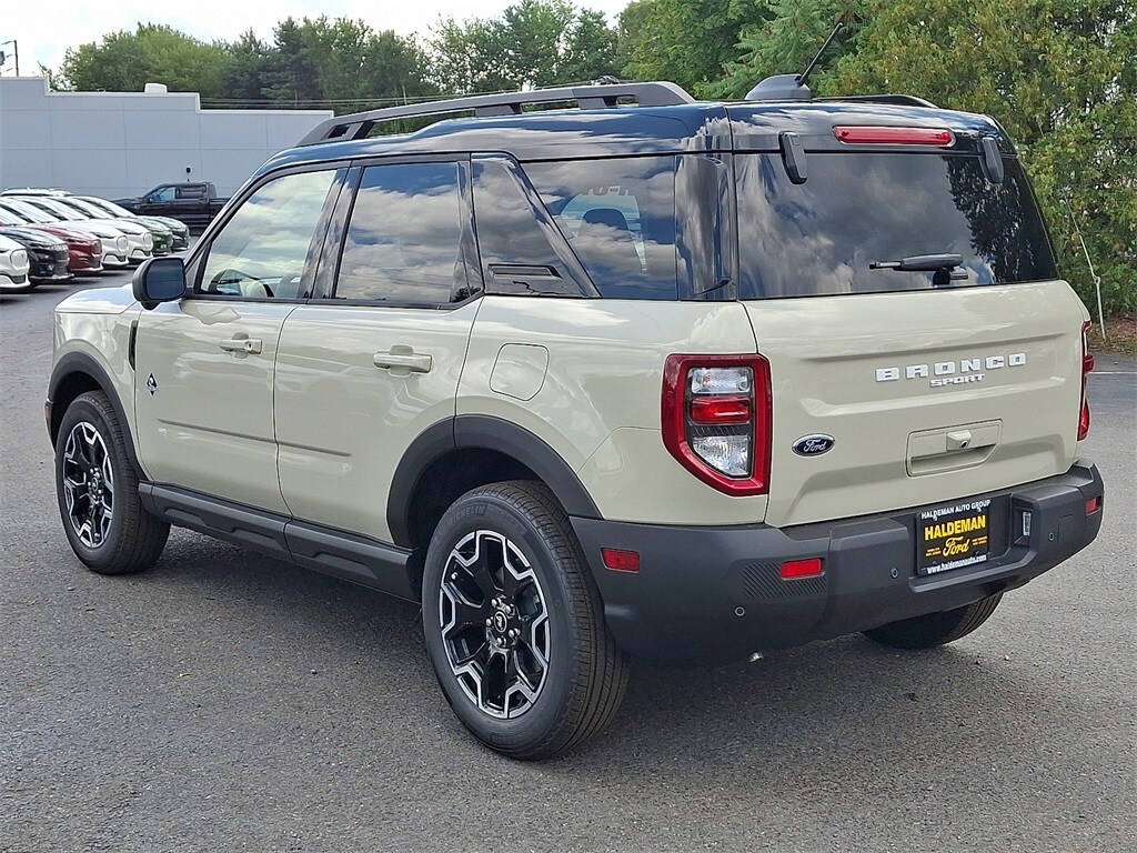 2025 Ford Bronco Sport Outer Banks photo 3
