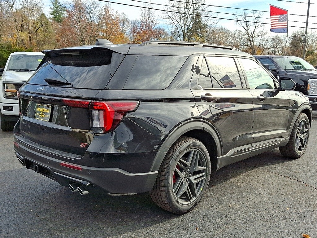 2026 Ford Explorer ST photo 3