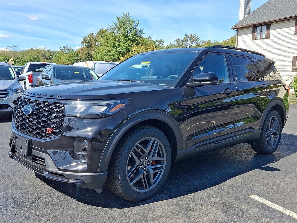 2025 Ford Explorer ST photo 2