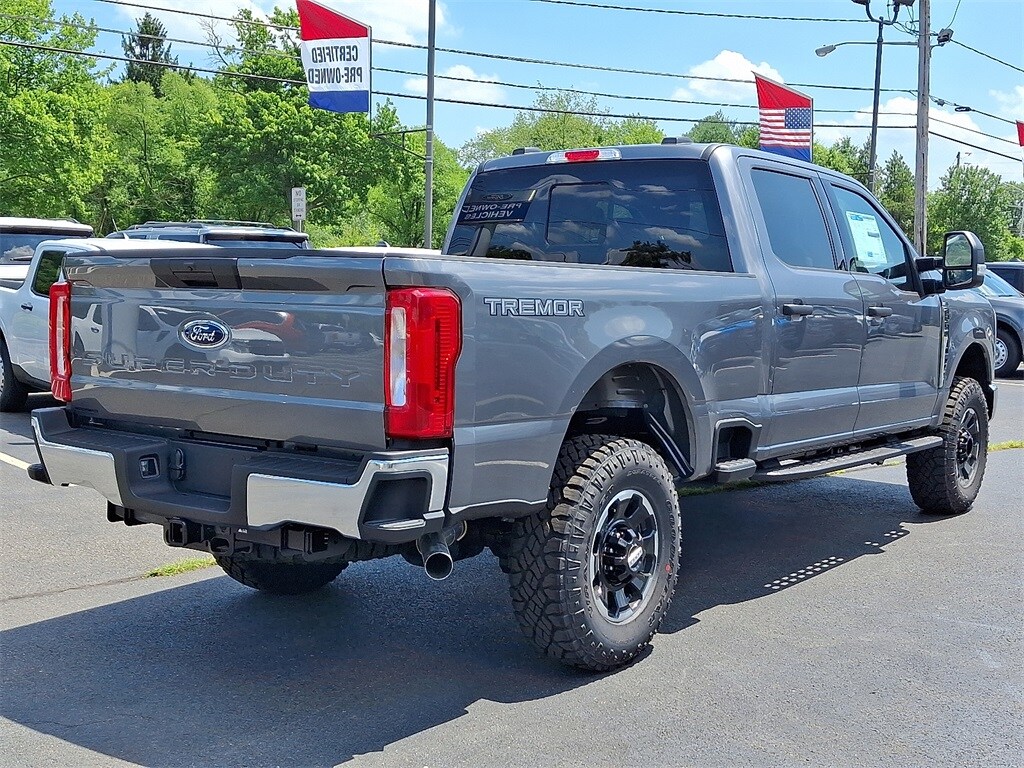 2025 Ford F-350 XLT photo 4