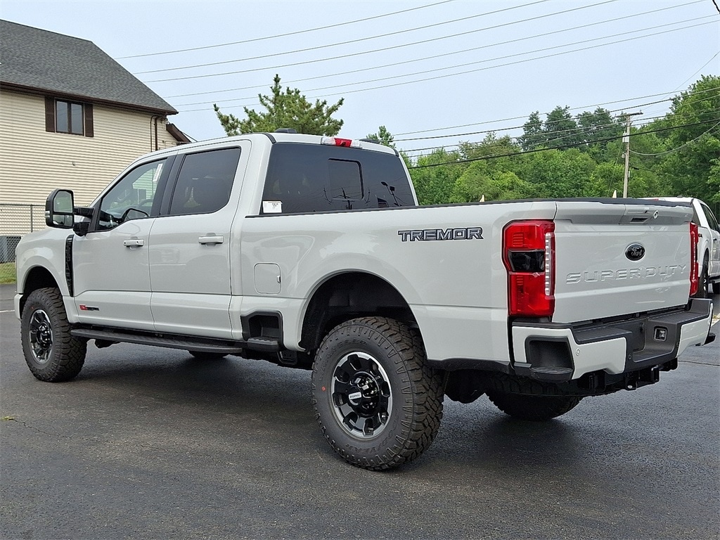 2025 Ford F-250 Lariat photo 3