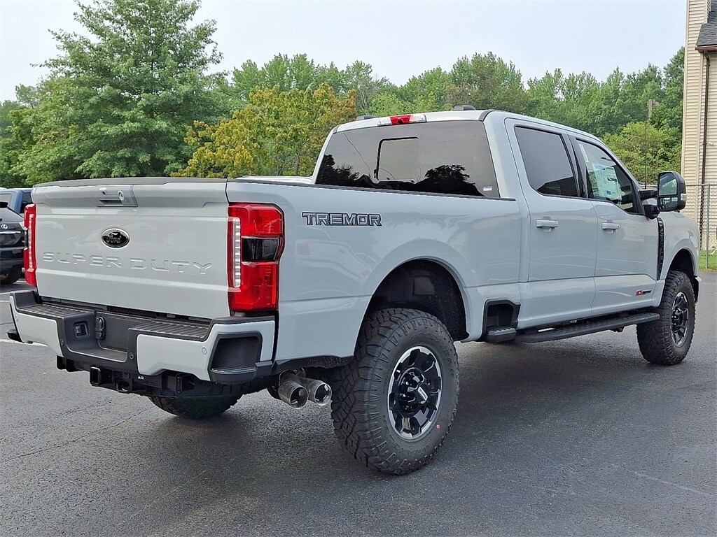 2025 Ford F-250 Lariat photo 4