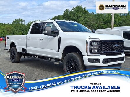 2025 Ford F-350 XLT Truck Crew Cab