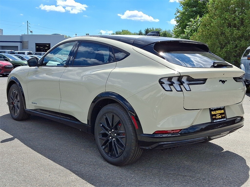 2025 Ford Mustang Mach-E Premium photo 2