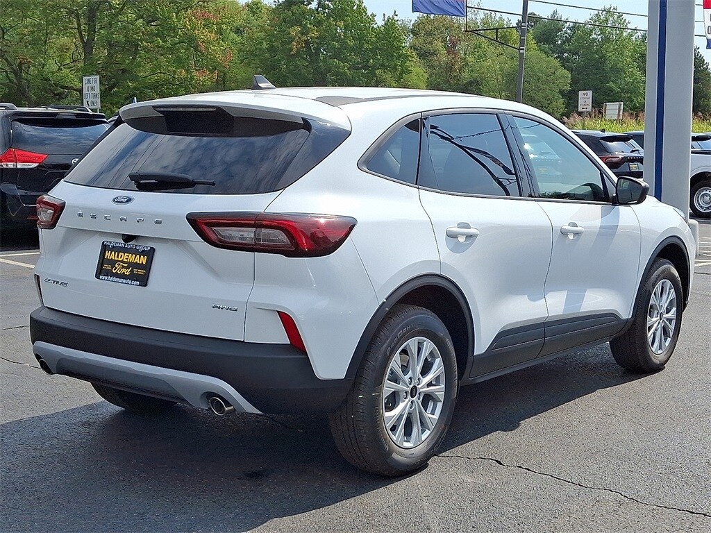 2026 Ford Escape Active photo 2