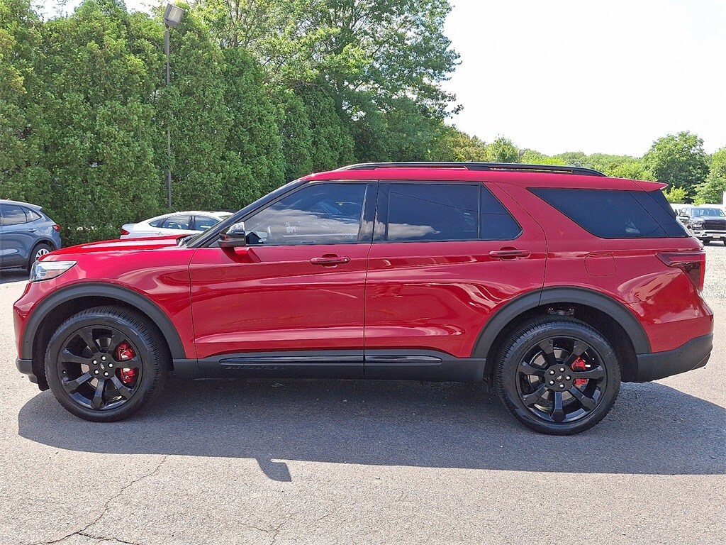 2022 Ford Explorer ST photo 4