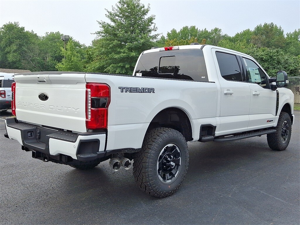 2025 Ford F-350 Lariat photo 4