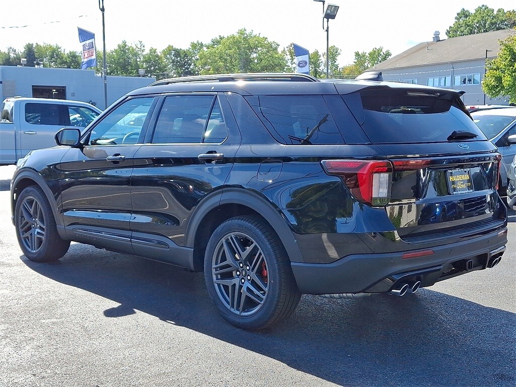2025 Ford Explorer ST photo 3