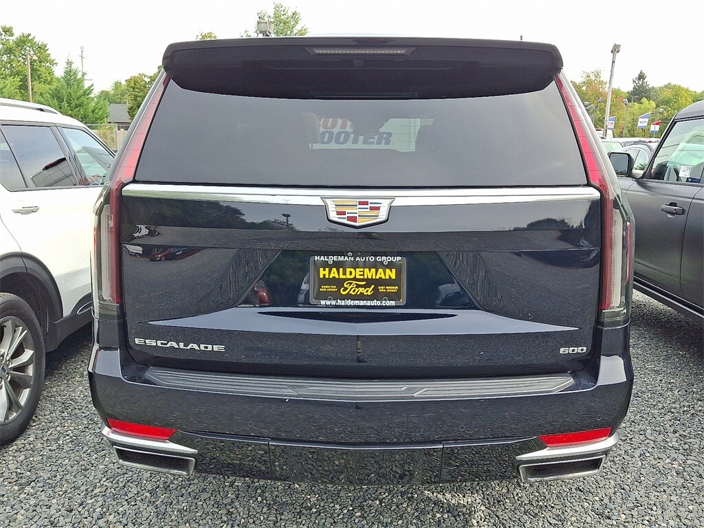 2022 Cadillac Escalade Premium Luxury photo 2