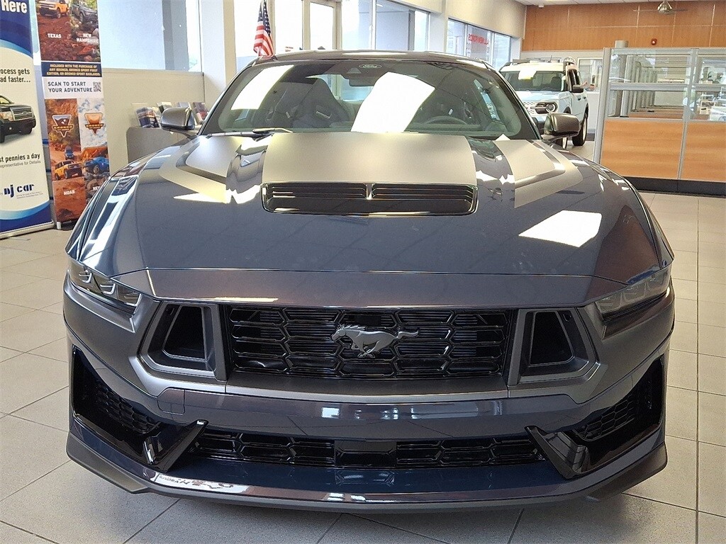 2025 Ford Mustang Dark Horse Deluxe photo 2
