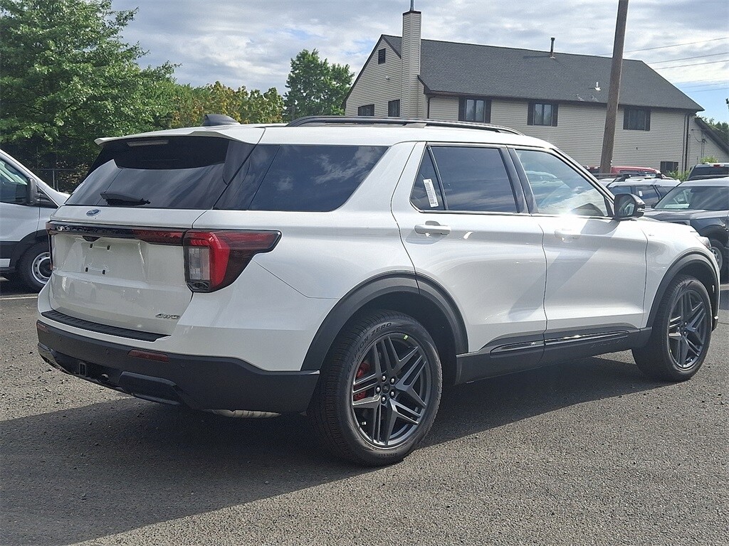 2025 Ford Explorer ST-Line photo 4