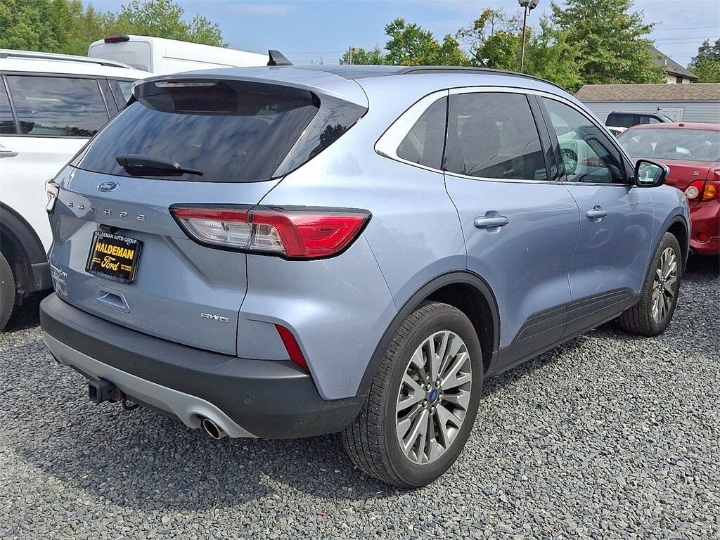 2022 Ford Escape Titanium photo 3