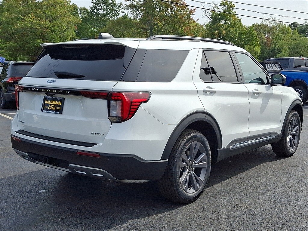 2025 Ford Explorer photo 3