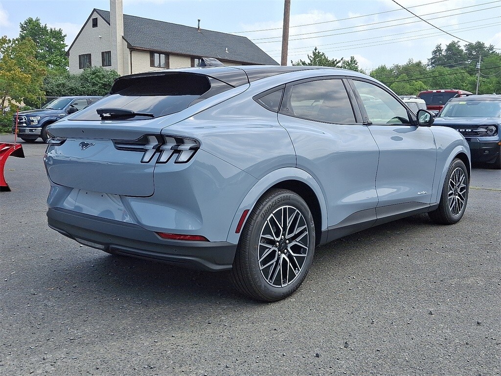 2025 Ford Mustang Mach-E Premium photo 4