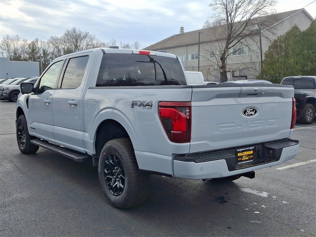 2025 Ford F-150 XLT photo 4