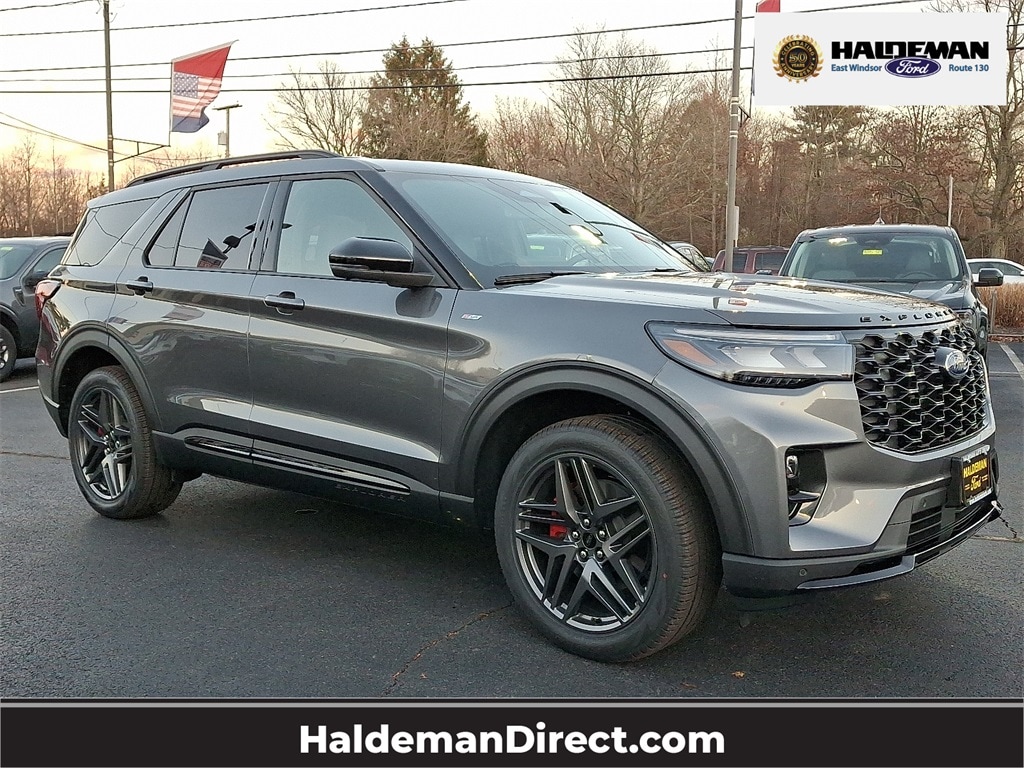 2026 Ford Explorer ST-LINE's photo