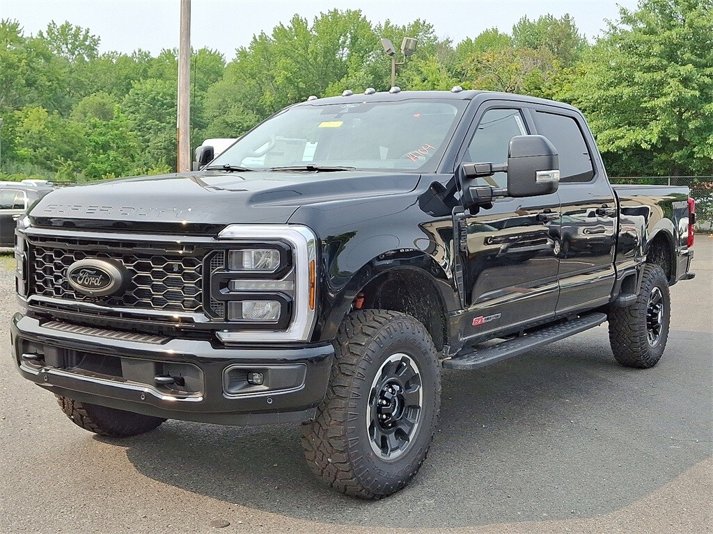 2025 Ford F-250 Lariat photo 2