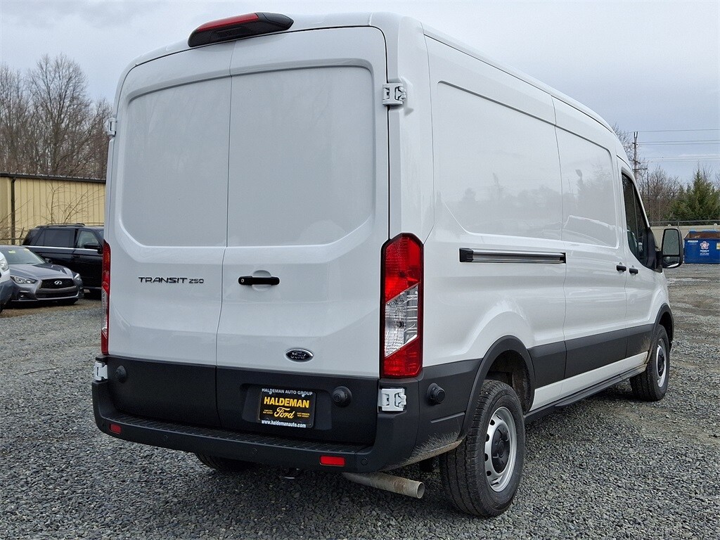 2025 Ford Transit photo 4