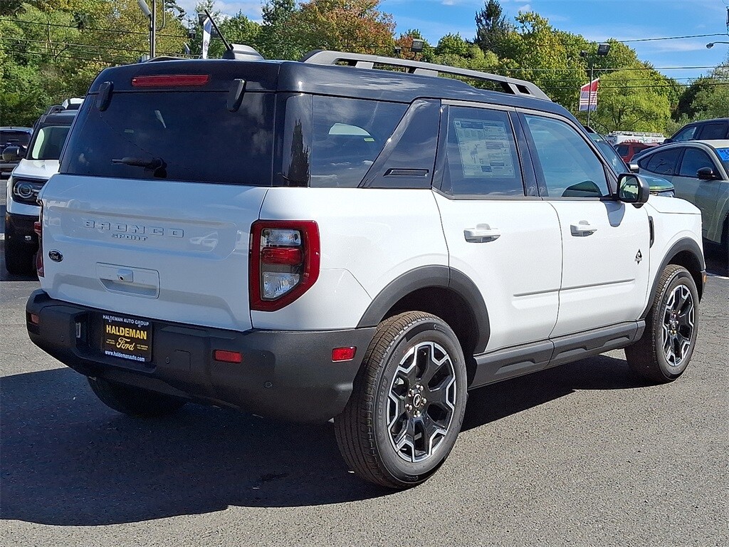 2025 Ford Bronco Sport Outer Banks photo 2