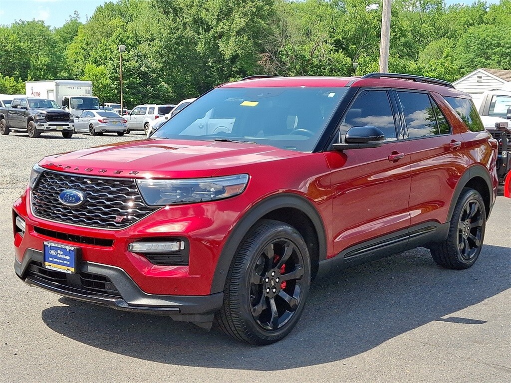 2022 Ford Explorer ST photo 3