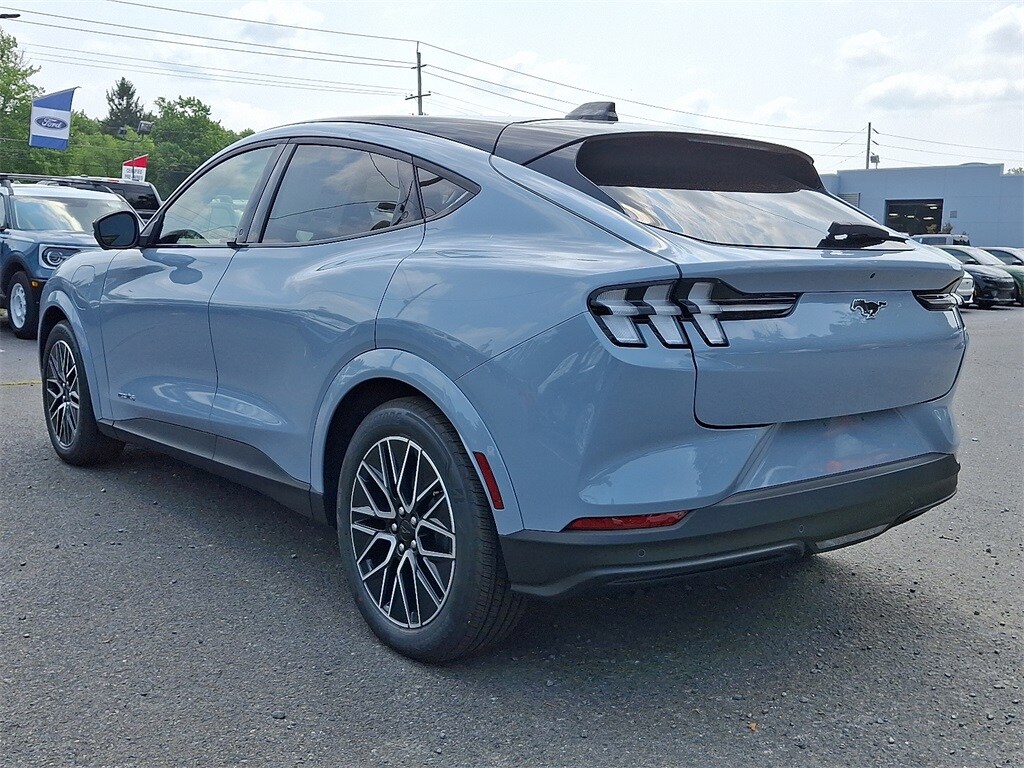 2025 Ford Mustang Mach-E Premium photo 3