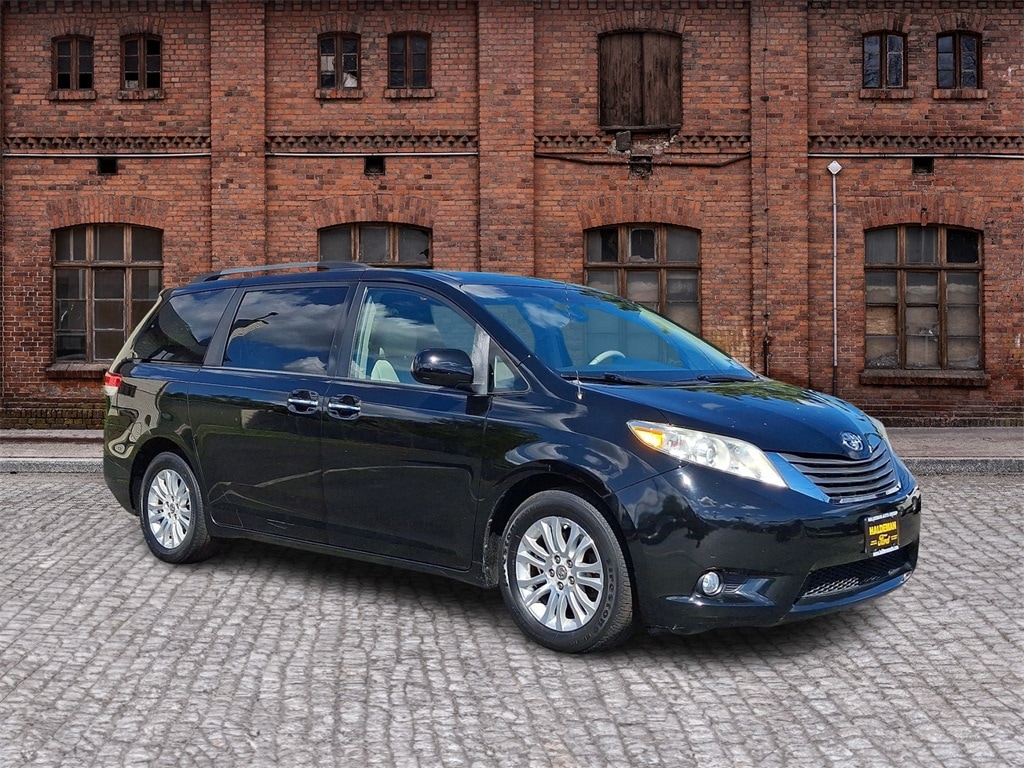 Used 2013 Toyota Sienna XLE with VIN 5TDYK3DC4DS326017 for sale in East Windsor, NJ