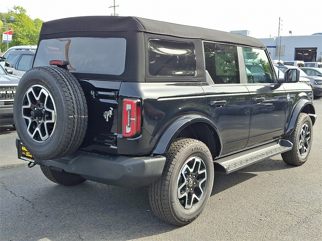 2025 Ford Bronco Outer Banks photo 4
