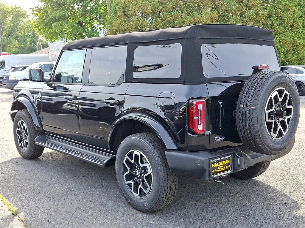 2025 Ford Bronco Outer Banks photo 3