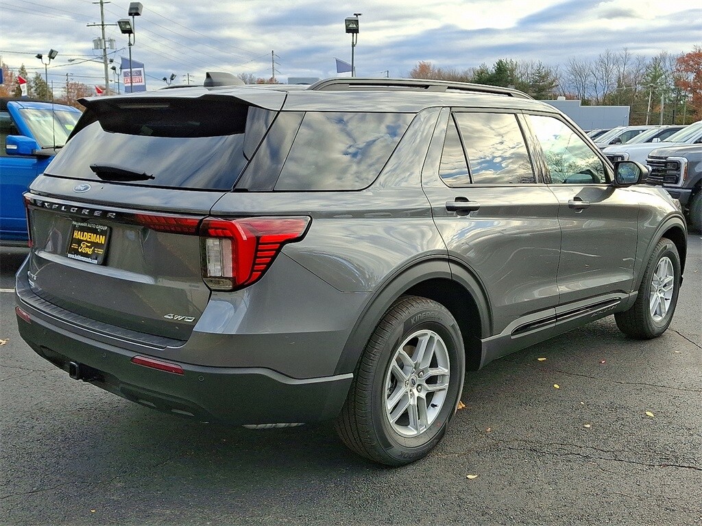 2026 Ford Explorer photo 3