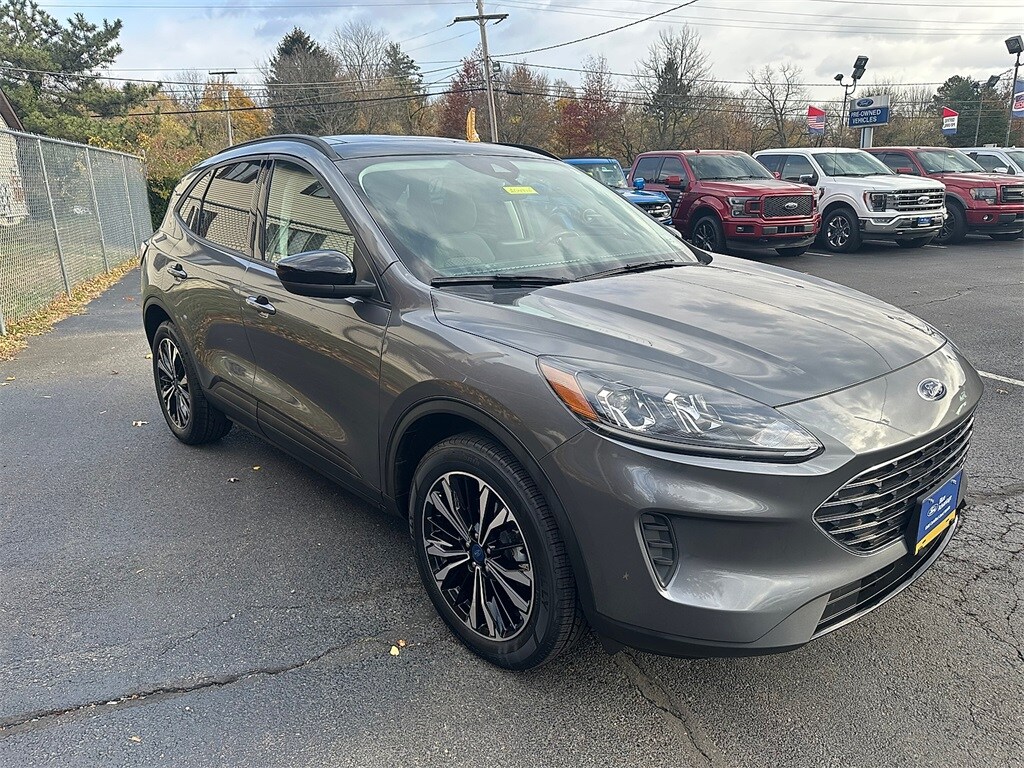 2022 Ford Escape SE photo 3