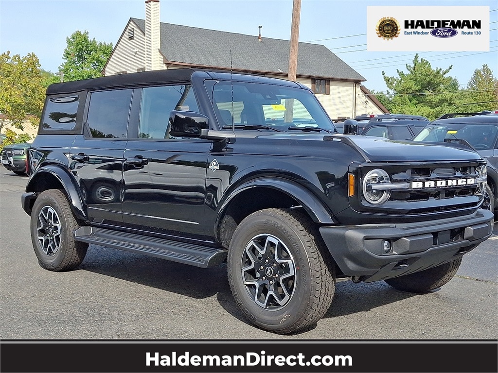 2025 Ford Bronco 4-Door Outer Banks's photo