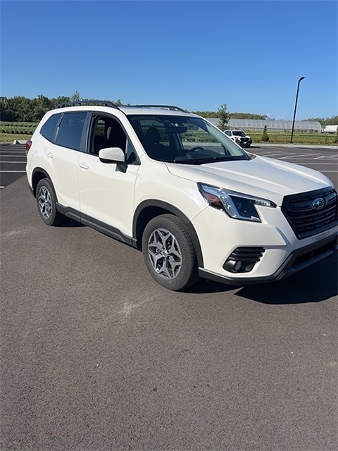 2023 Subaru Forester Premium photo 2