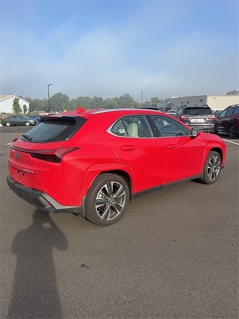 2023 Lexus UX 250h Premium photo 4