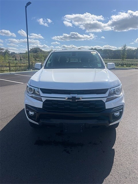 2022 Chevrolet Colorado LT photo 2