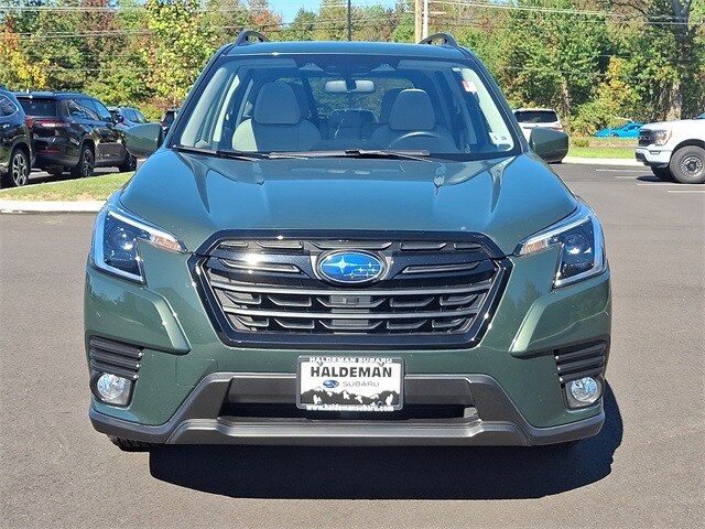 2023 Subaru Forester Premium photo 2