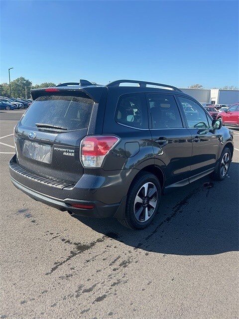 2017 Subaru Forester 2.5i Limited photo 3