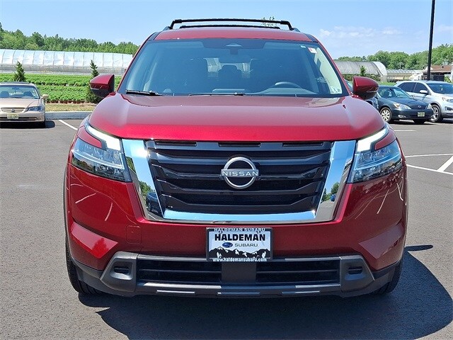 2022 Nissan Pathfinder SV photo 2