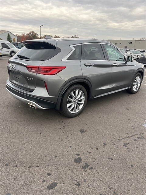 2019 Infiniti QX50 Luxe photo 3