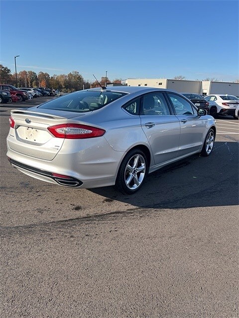 2015 Ford Fusion SE photo 4