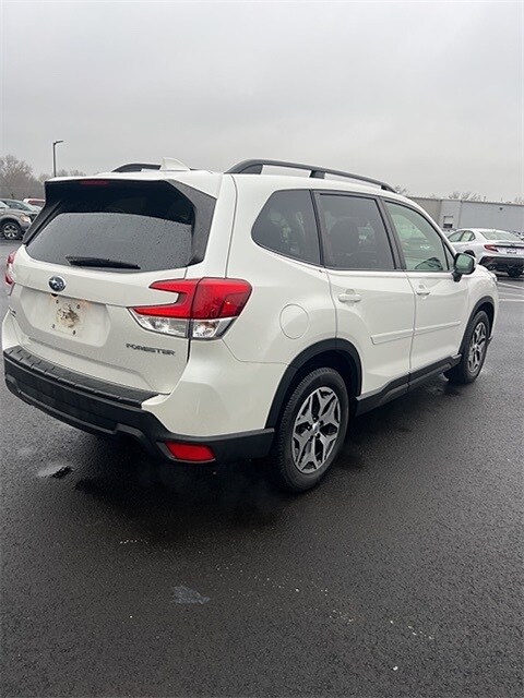 2019 Subaru Forester Premium photo 2