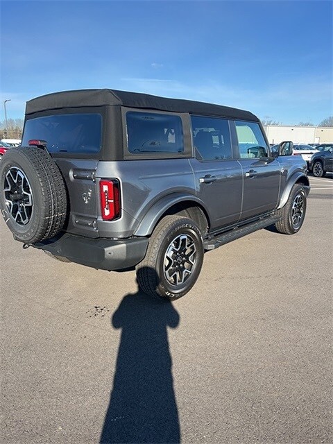 2024 Ford Bronco Outer Banks photo 2