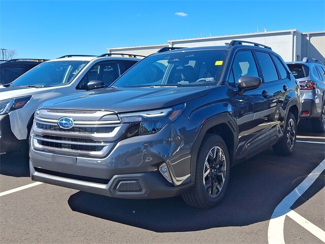 2025 Subaru Forester Premium photo 3