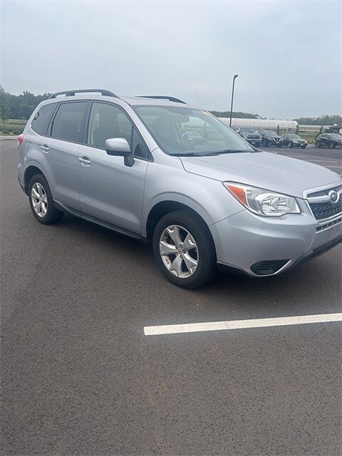 2016 Subaru Forester 2.5i Premium photo 2