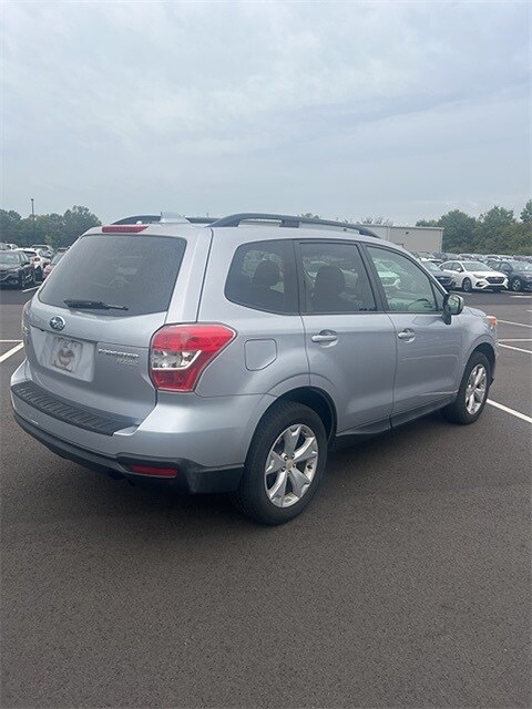 2016 Subaru Forester 2.5i Premium photo 3
