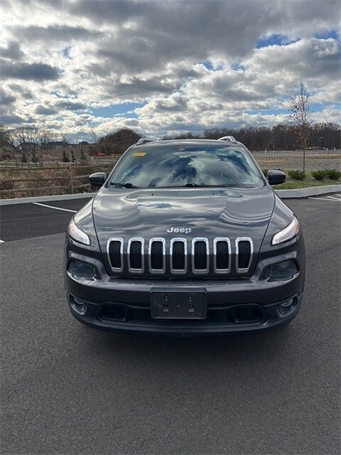 2015 Jeep Cherokee Latitude photo 2